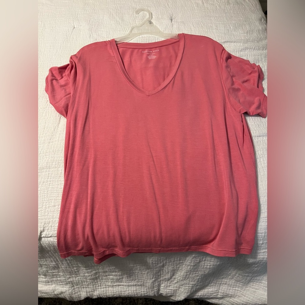 American eagle t shirt size medium
